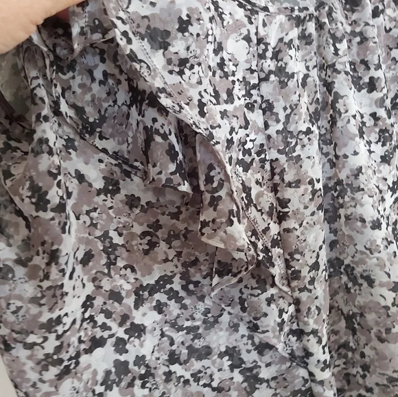 *NEW*ELLE RUFFLED SLEEVELESS  BLOUSE/B4 - Picture 3 of 5